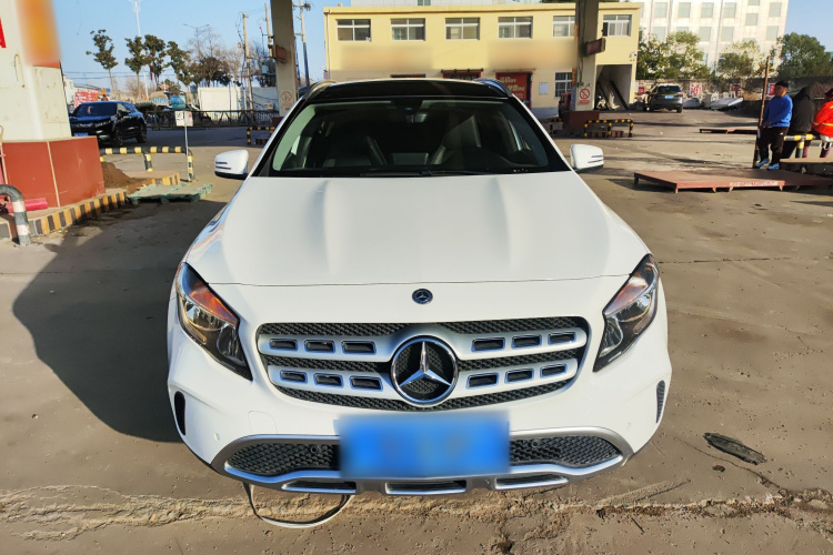 奔驰GLA 2019款 GLA 200 动感型车身外观2