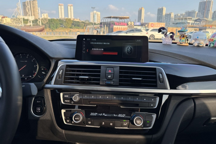 宝马3系 2018款 320Li 领先型M运动套装中控内饰7008