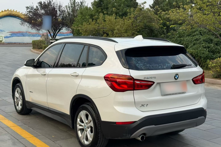 宝马X1 2016款 sDrive18Li 尊享型车身外观6005