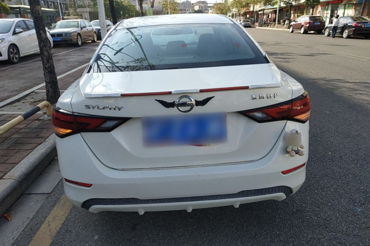 日产 轩逸 2021款 1.6L XL CVT悦享版车身外观6