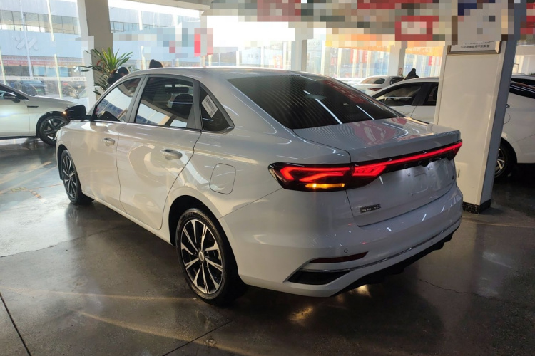 吉利汽车 帝豪 2025款 第4代 1.5L CVT旗舰型车身外观4