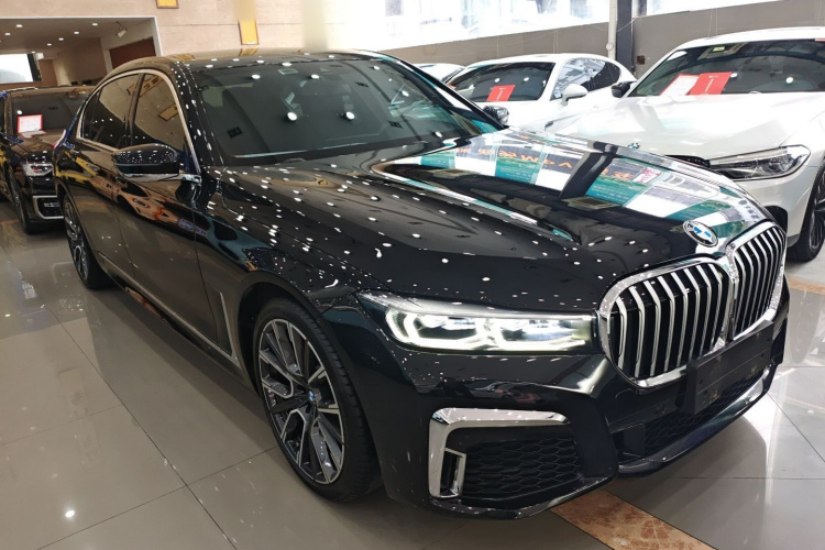 宝马7系 2019款 改款 740Li 领先型 M运动套装车身外观3