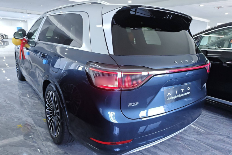 鸿蒙智行 问界M9 2025款 增程 Ultra版 52kWh 6座版车身外观6003