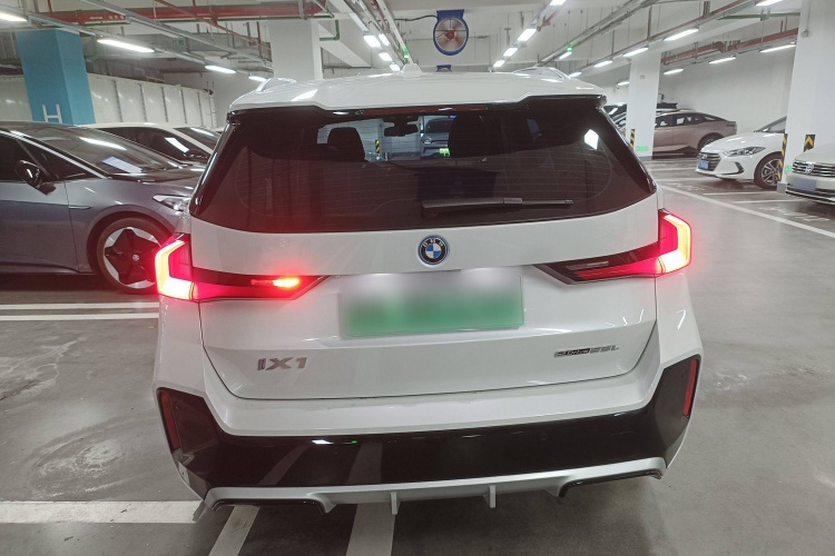 宝马iX1 2023款 eDrive25L M运动套装车身外观6