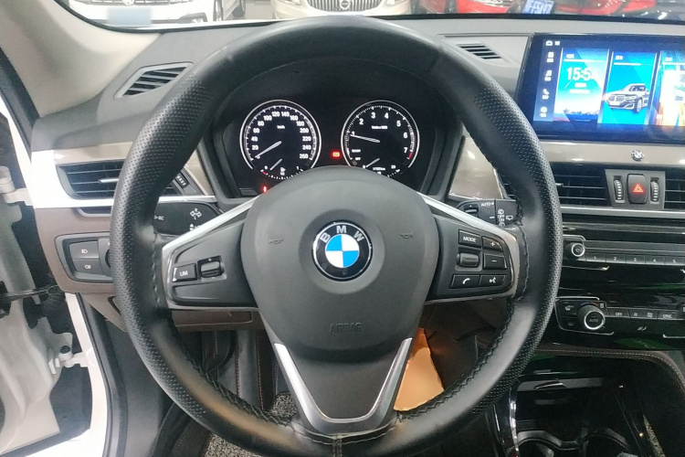 宝马X1 2019款 sDrive18Li 尊享型中控内饰13