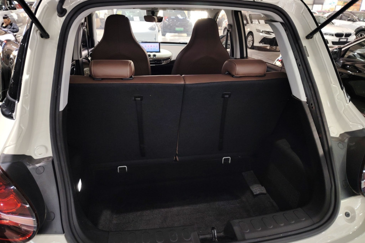 五菱汽车 五菱缤果 2023款 410km 灵犀尊享款机舱底盘23