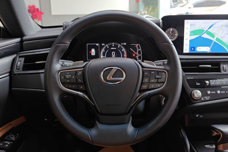 雷克萨斯ES 2023款 260 卓越版中控内饰13