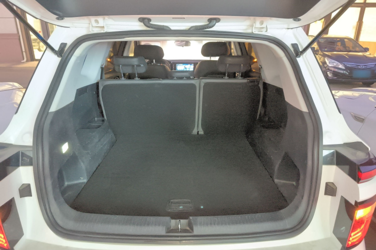 宝骏RM-5 2019款 1.5T 手动24小时在线精英型 5座机舱底盘23