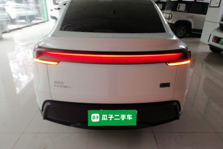 特斯拉 Model Y 2025款 后轮驱动版车身外观6004