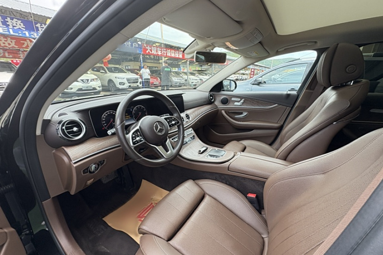 奔驰E级 2019款 E 200 L 4MATIC中控内饰7002