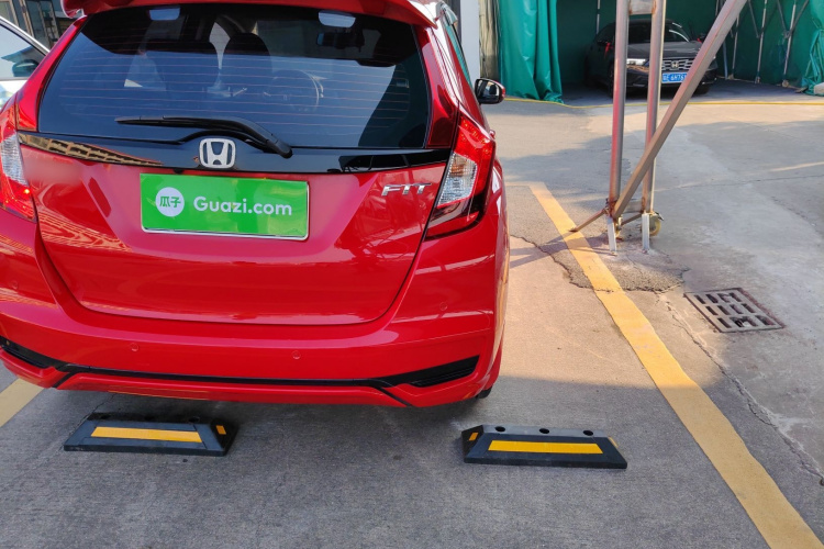 本田 飞度 2018款 1.5L CVT舒适天窗版车身外观9