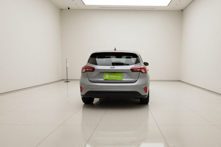 福特 福克斯 2022款 两厢 EcoBoost 180 自动竞速版车身外观6