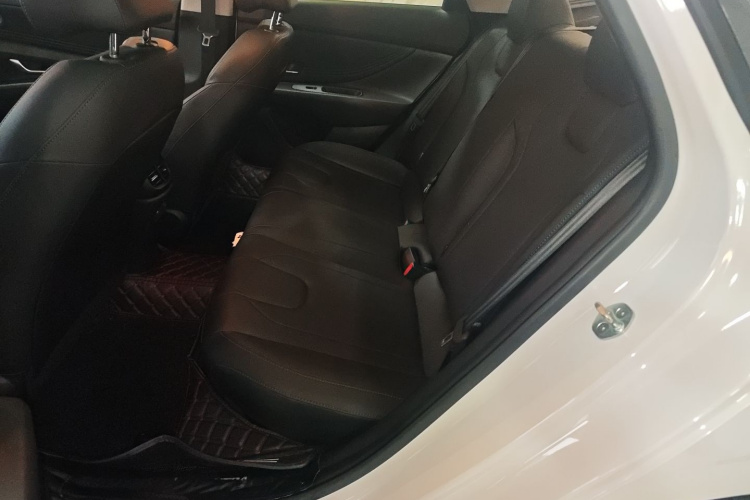 现代 伊兰特 2022款 1.5L CVT LUX尊贵版中控内饰7004