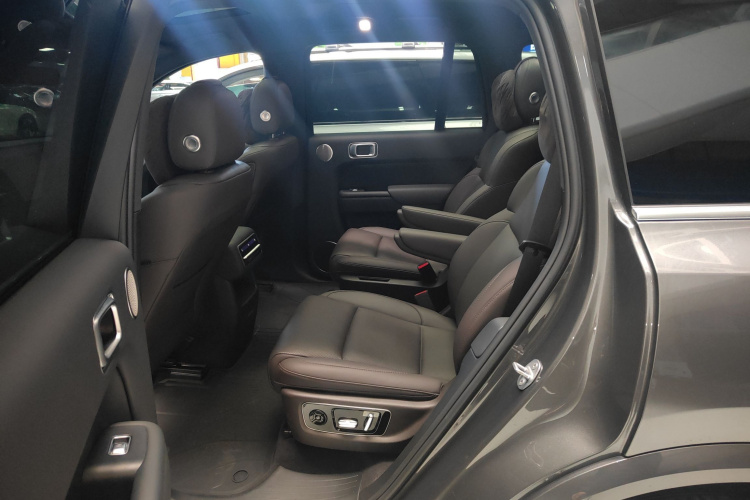 理想汽车 理想L8 2023款 Air中控内饰21