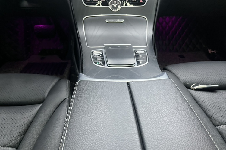 奔驰C级 2021款 C 260 L 运动星耀臻藏版中控内饰7004