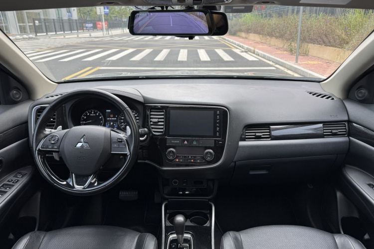 三菱 欧蓝德 2018款 2.4L 四驱精英版 5座中控内饰7007