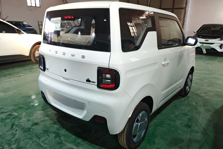 吉利银河 2024款 熊猫mini 200km 耐力熊车身外观7