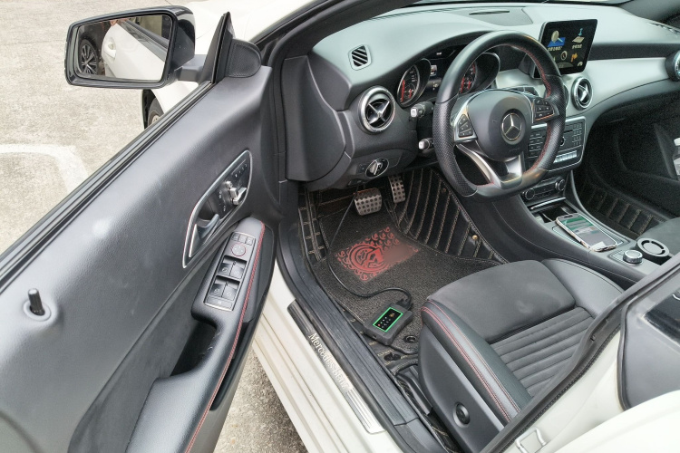 奔驰CLA 2017款 CLA 220 4MATIC中控内饰20