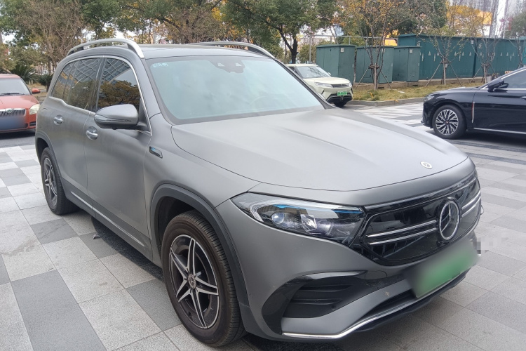 奔驰EQB 2022款 EQB 350 4MATIC 首发特别版车身外观3