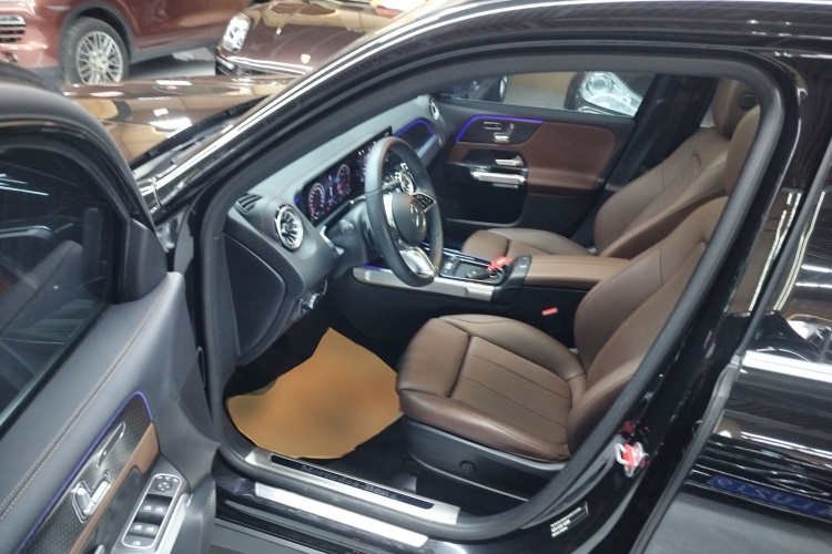 奔驰GLB 2024款 改款 GLB 220 时尚型中控内饰7003