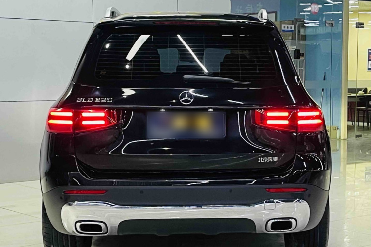 奔驰GLB 2025款 GLB 220 动感型车身外观6004