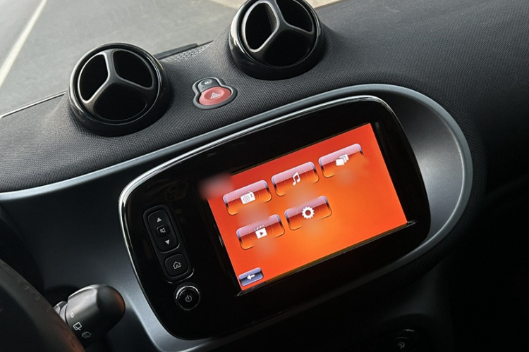 smart forfour 2016款 0.9T 66千瓦先锋版中控内饰7003