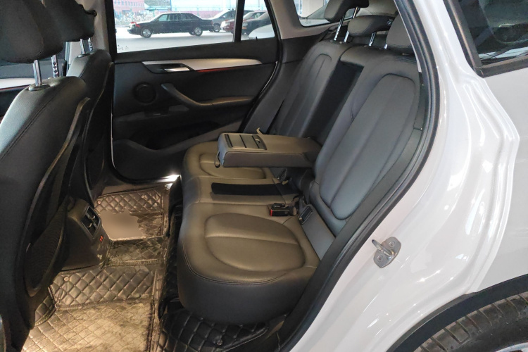 宝马X1 2019款 sDrive18Li 时尚型中控内饰21