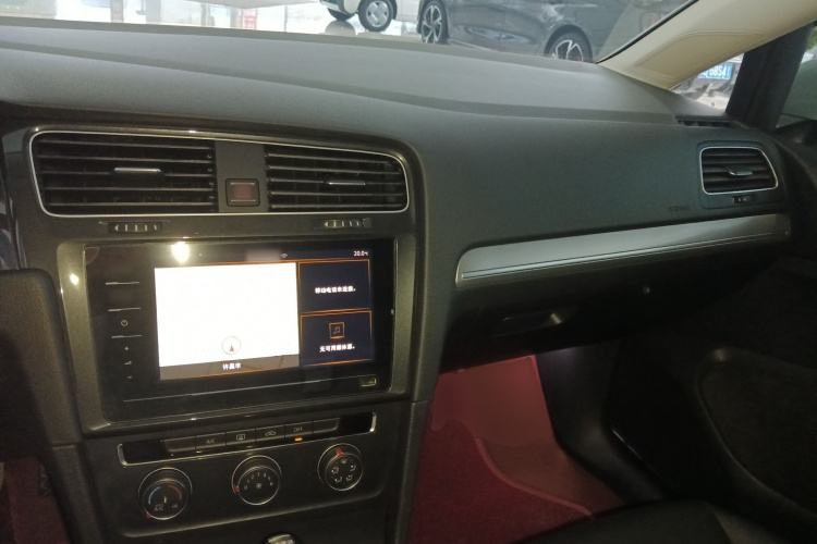 大众 高尔夫 2020款 200TSI DSG舒适进取版中控内饰12
