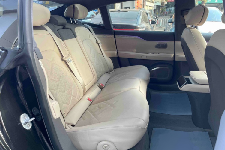 蔚来ET7 2022款 100kWh 首发版中控内饰7006