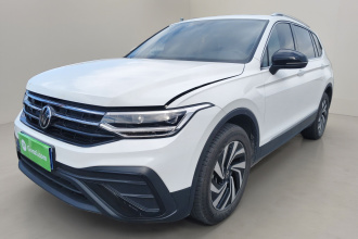 大众 途观L 2025款 出众款 300TSI 自动两驱龙腾版