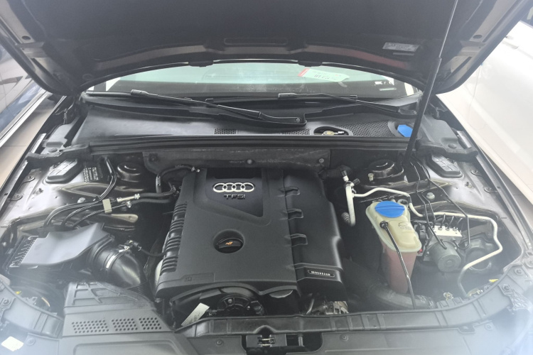 奥迪A4L 2016款 30 TFSI 典藏版 自动舒适型机舱底盘24