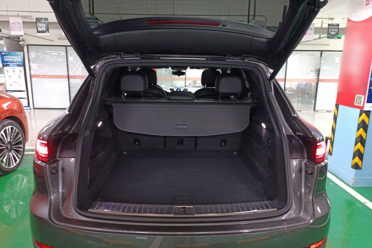 保时捷 2019款 Cayenne 3.0T机舱底盘23