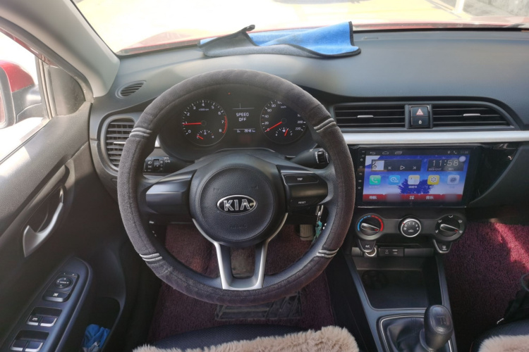 起亚K2 2017款 三厢 1.4L MT GLS中控内饰13