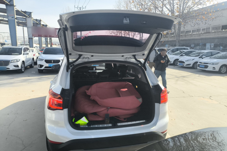 宝马X1 2019款 sDrive20Li 领先型机舱底盘23