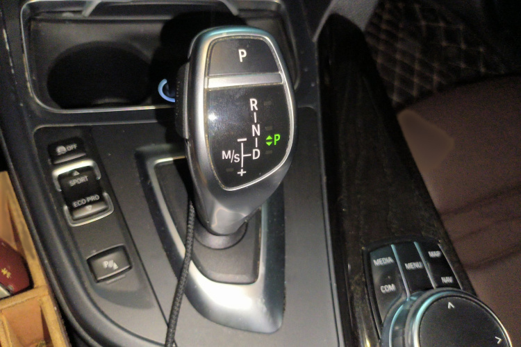 宝马3系 2019款 320Li M运动曜夜版局部细节18