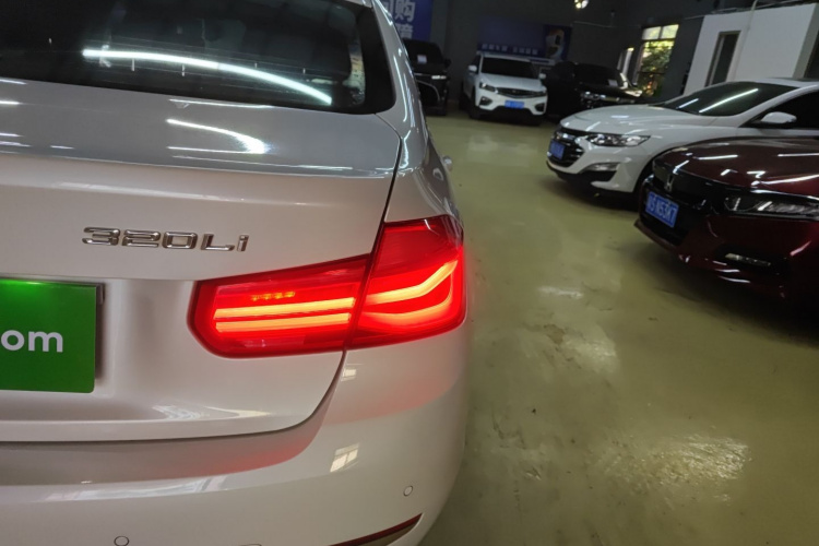 宝马3系 2016款 316Li 时尚型车身外观9