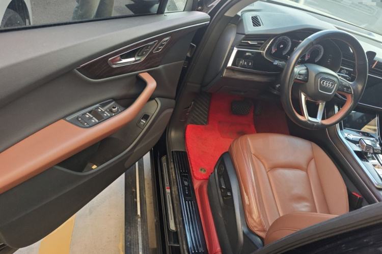 奥迪Q7 2020款 55 TFSI quattro 黑武士专享版中控内饰20