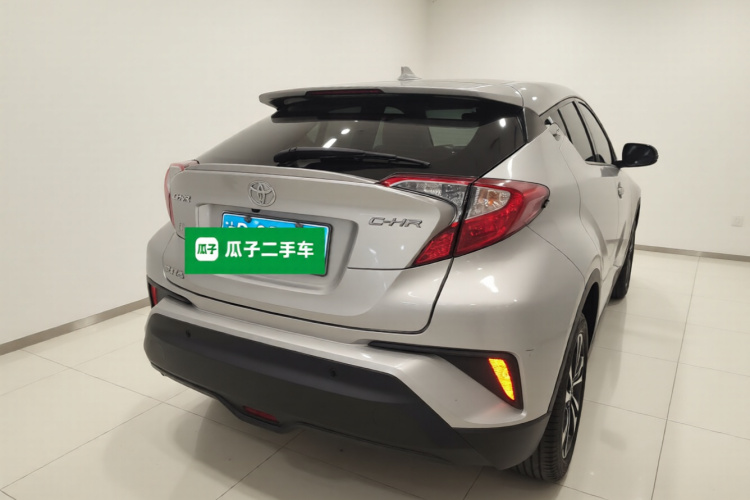 丰田C-HR 2018款 2.0L 领先天窗版 国VI车身外观7