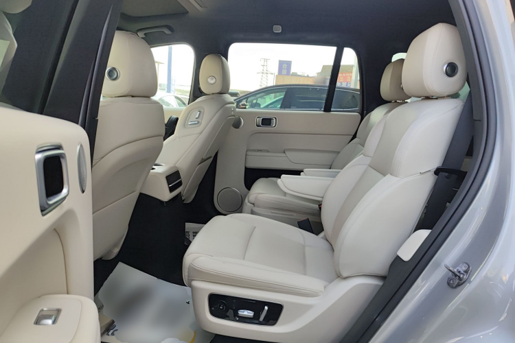 理想汽车 理想L9 2022款 Max中控内饰21