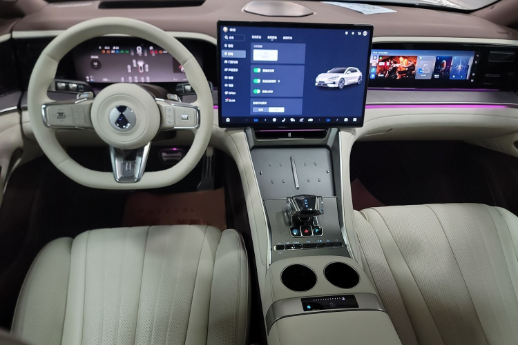 腾势Z9GT 2024款 1100四驱Max版中控内饰7002