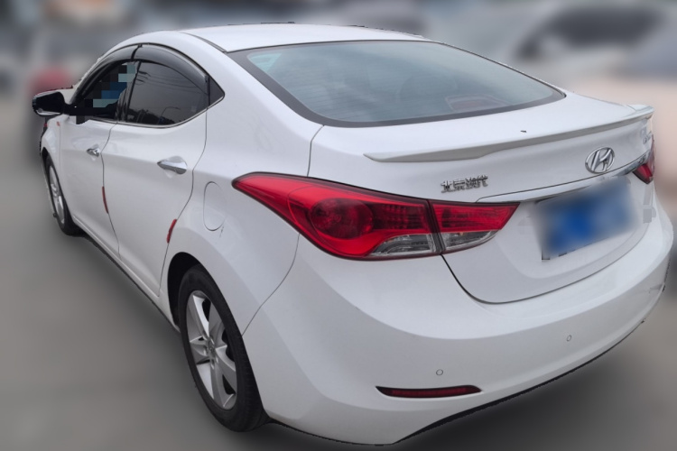 现代 朗动 2012款 1.6L 手动领先型车身外观5