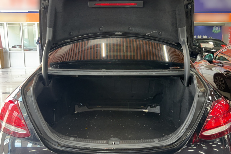 奔驰E级 2016款 E 300 L 豪华型局部细节23