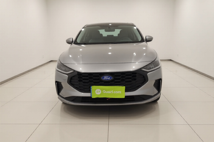 福特 福克斯 2022款 两厢 EcoBoost 180 自动竞速版车身外观2