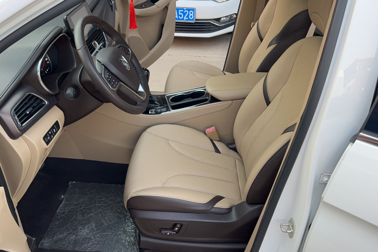 宝骏730 2017款 1.8L iAMT豪华型 7座中控内饰7002