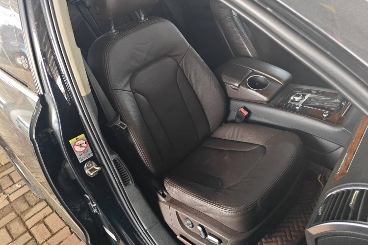 奥迪Q7 2015款 35 TFSI 进取型局部细节41