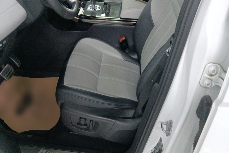 路虎 揽胜极光 2020款 249PS R-DYNAMIC S 曜黑运动科技版中控内饰19