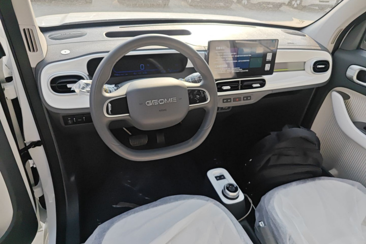 吉利银河 熊猫 2025款 210km 元气熊中控内饰12