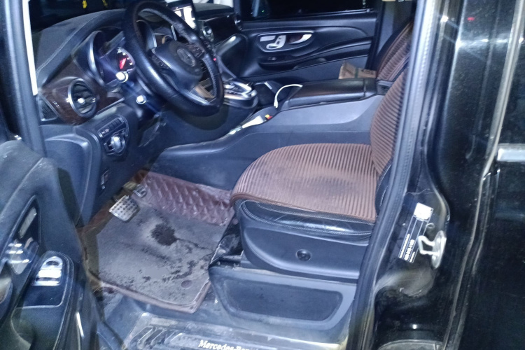 奔驰V级 2018款 V 260 L 尊贵加长版 国VI中控内饰19