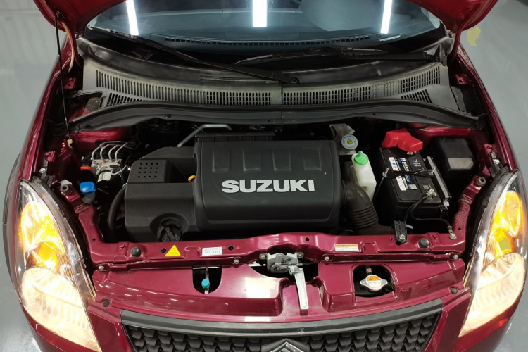 铃木 雨燕 2016款 1.5L 自动时尚型酷玩版机舱底盘24