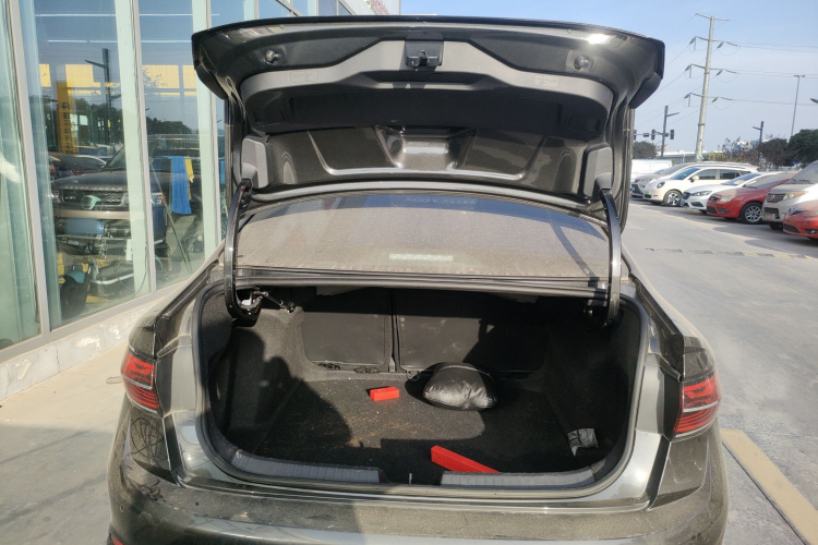 大众 速腾 2023款 300TSI DSG超越版机舱底盘23